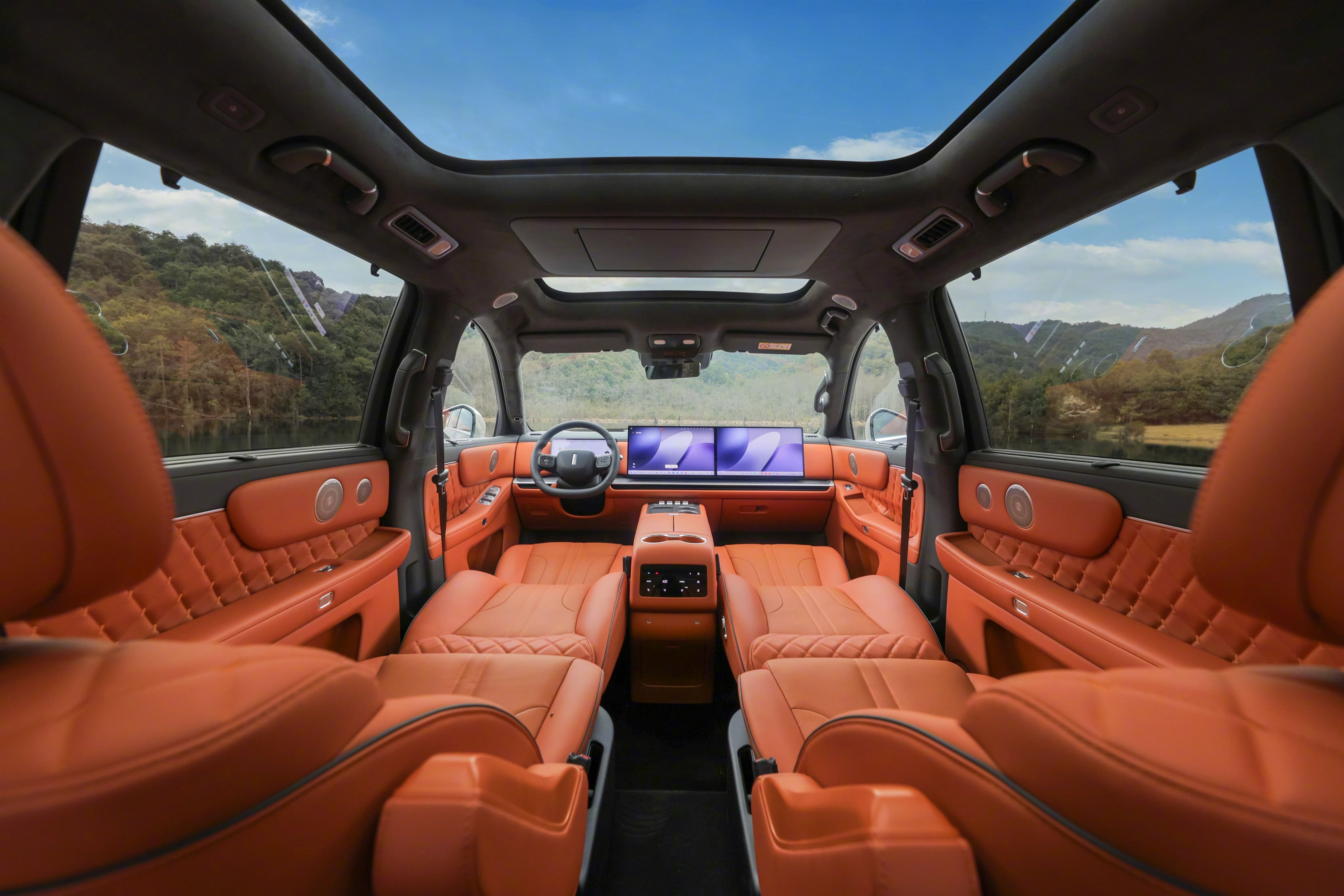 原来魏牌V9X竟有两个尺寸魏牌V9X整车气势感很足，不仅拥有大空间，更有长城自研