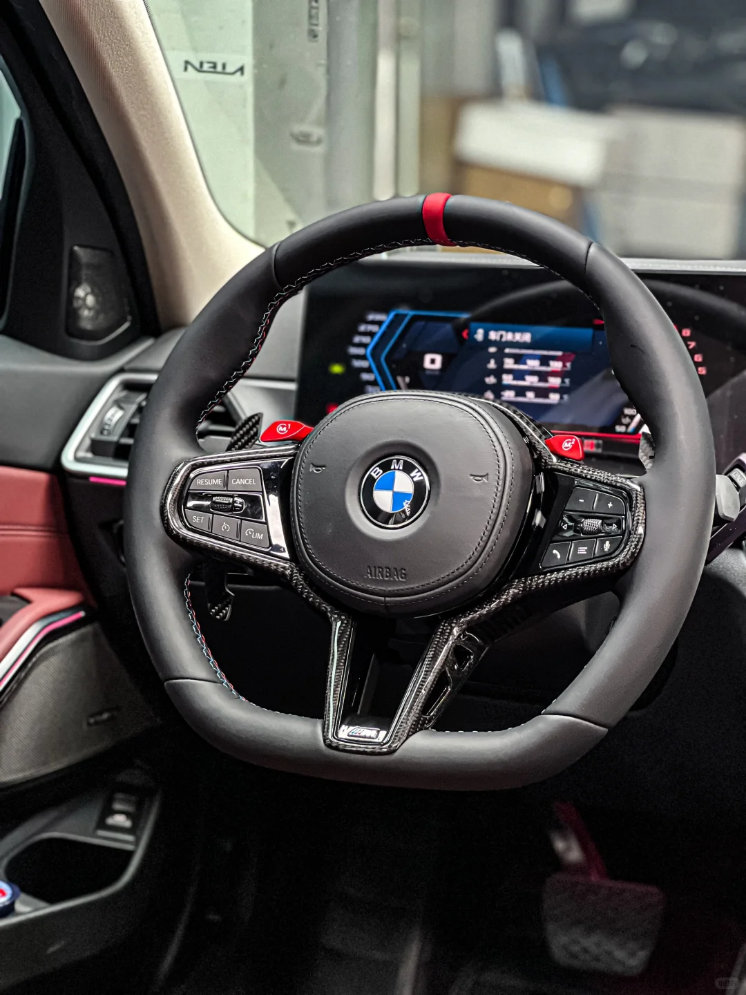 宝马终于出新款方向盘了？