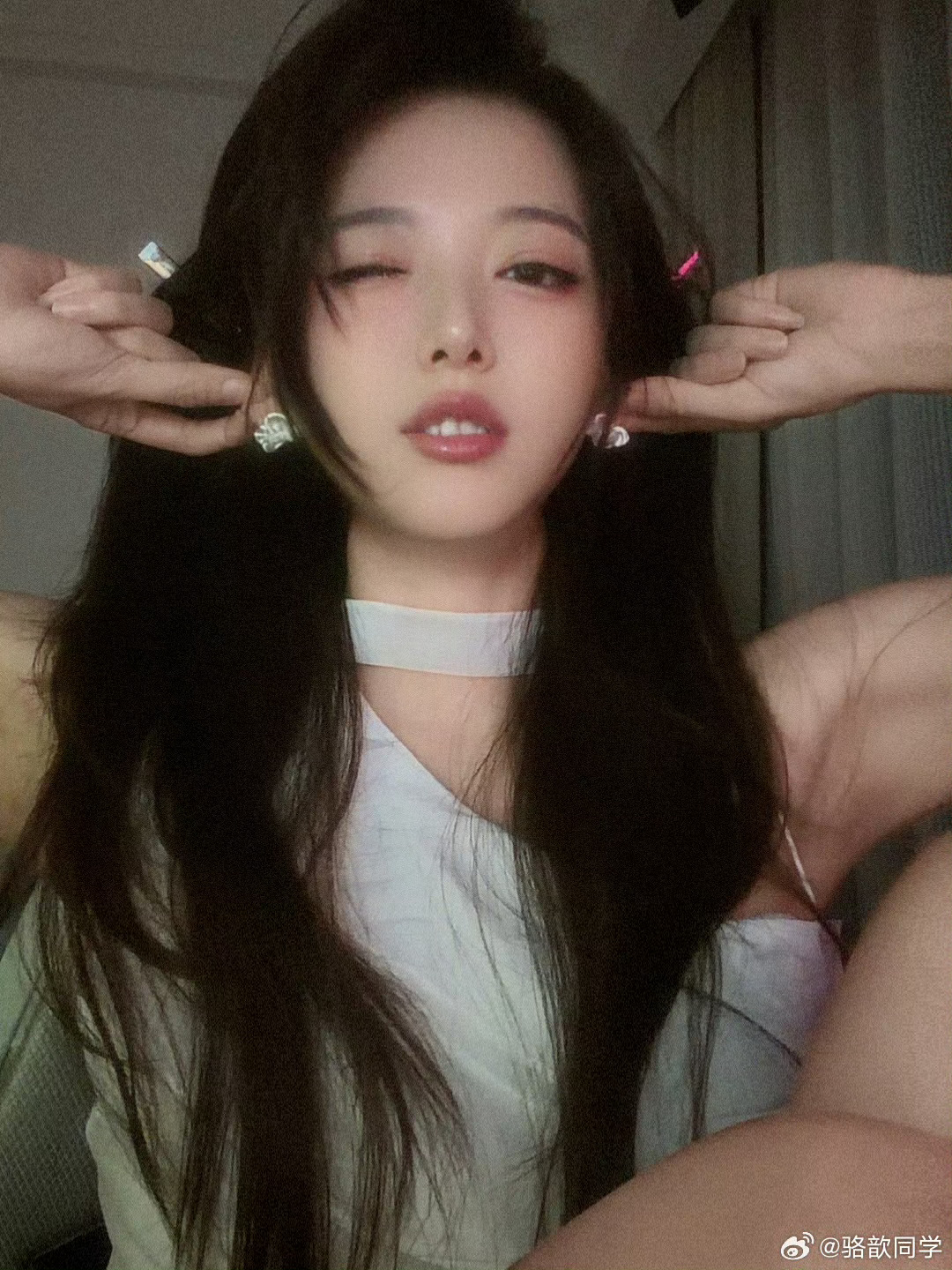骆歆的漂亮脸蛋也需要精华滋养呢