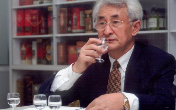 茅台集团前董事长季克良有个让人惊掉下巴的习惯，48年喝了整整两吨茅台，算下来每天