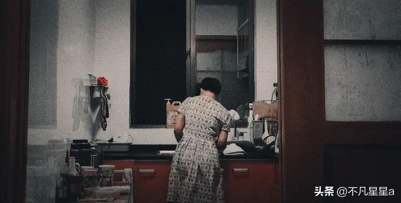 该怎么形容我的婆婆呢！
该怎么形容我的婆婆呢，她没有华丽的言辞，却总在用最朴实的