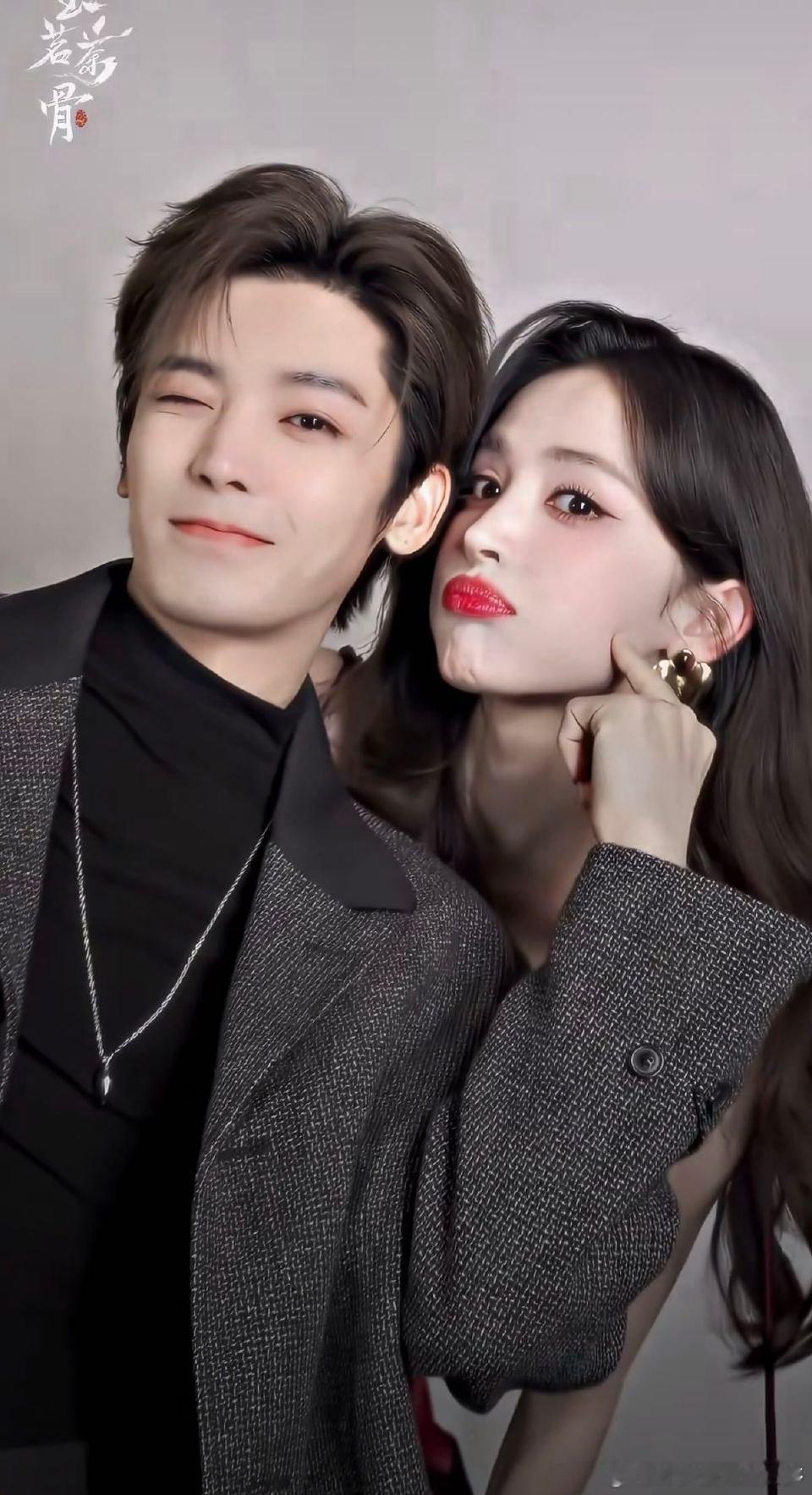 侯明昊娜扎回应二搭玉茗茶骨 陪看直播笑料与甜度并存！娜扎花式夸侯明昊眼睛像鹿，二