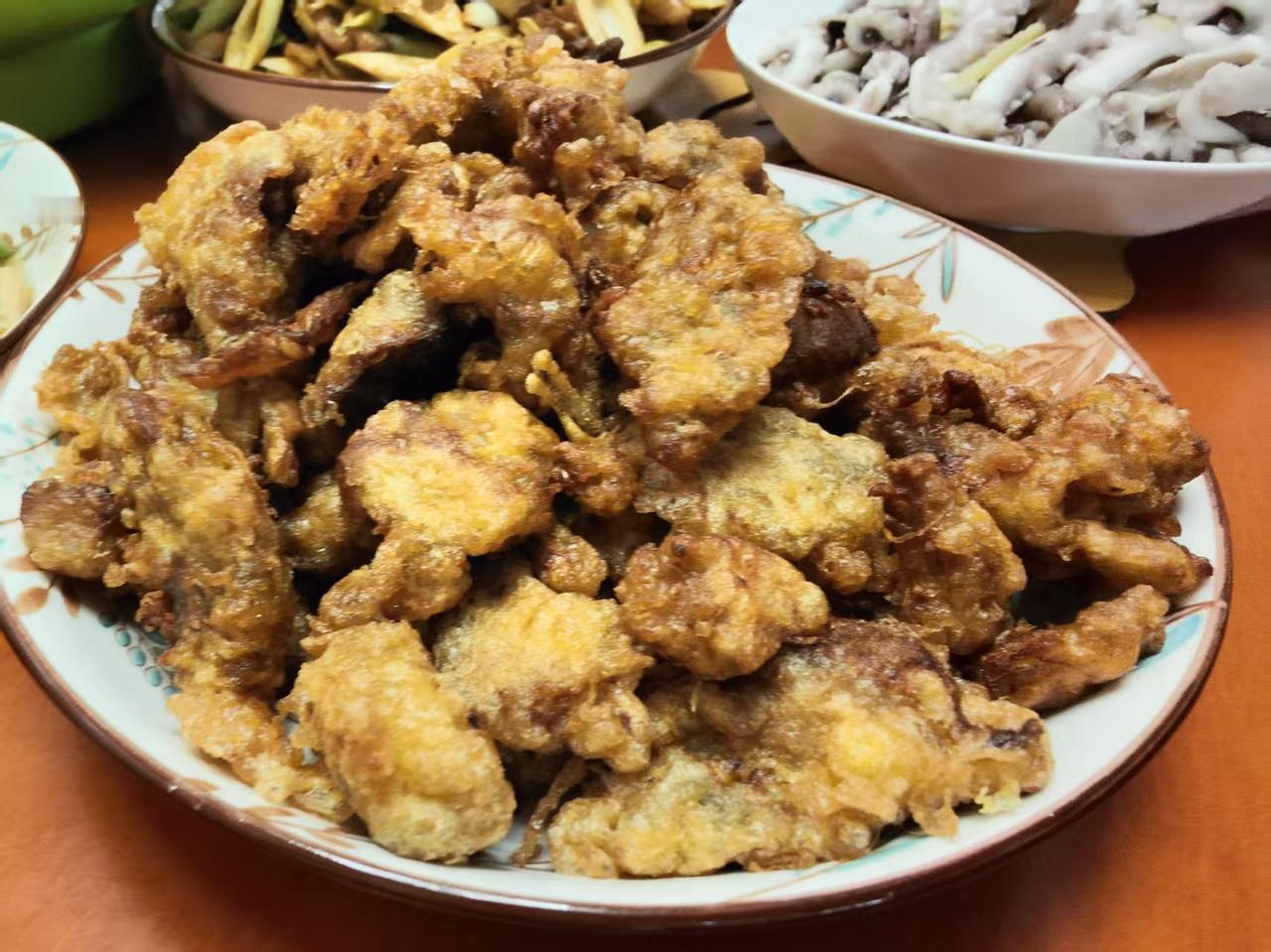 一盘刚出锅的香脆炸醋肉，看起来真诱人。[爱慕]