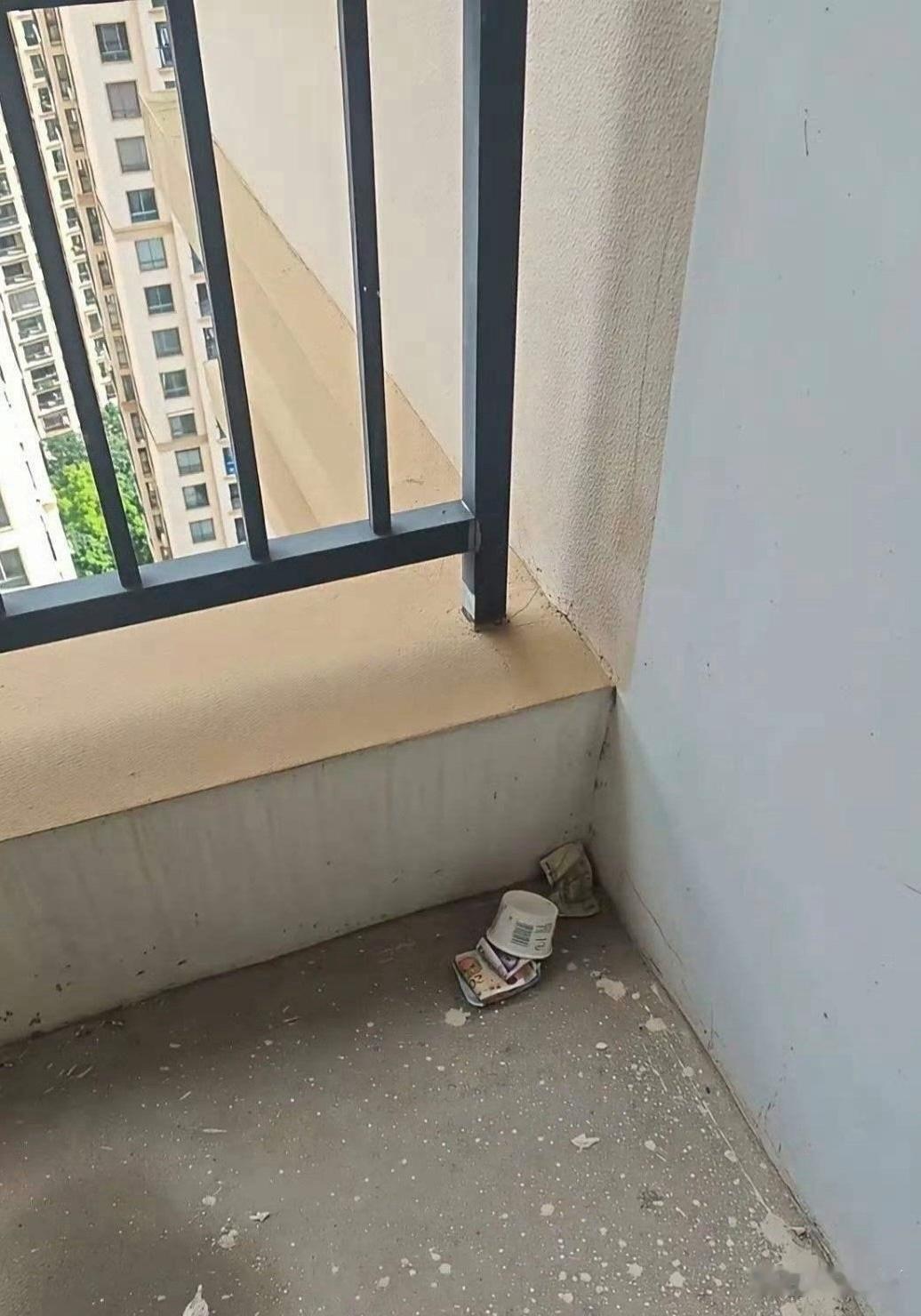楼梯口意外发现，身处医院  实在不敢捡 