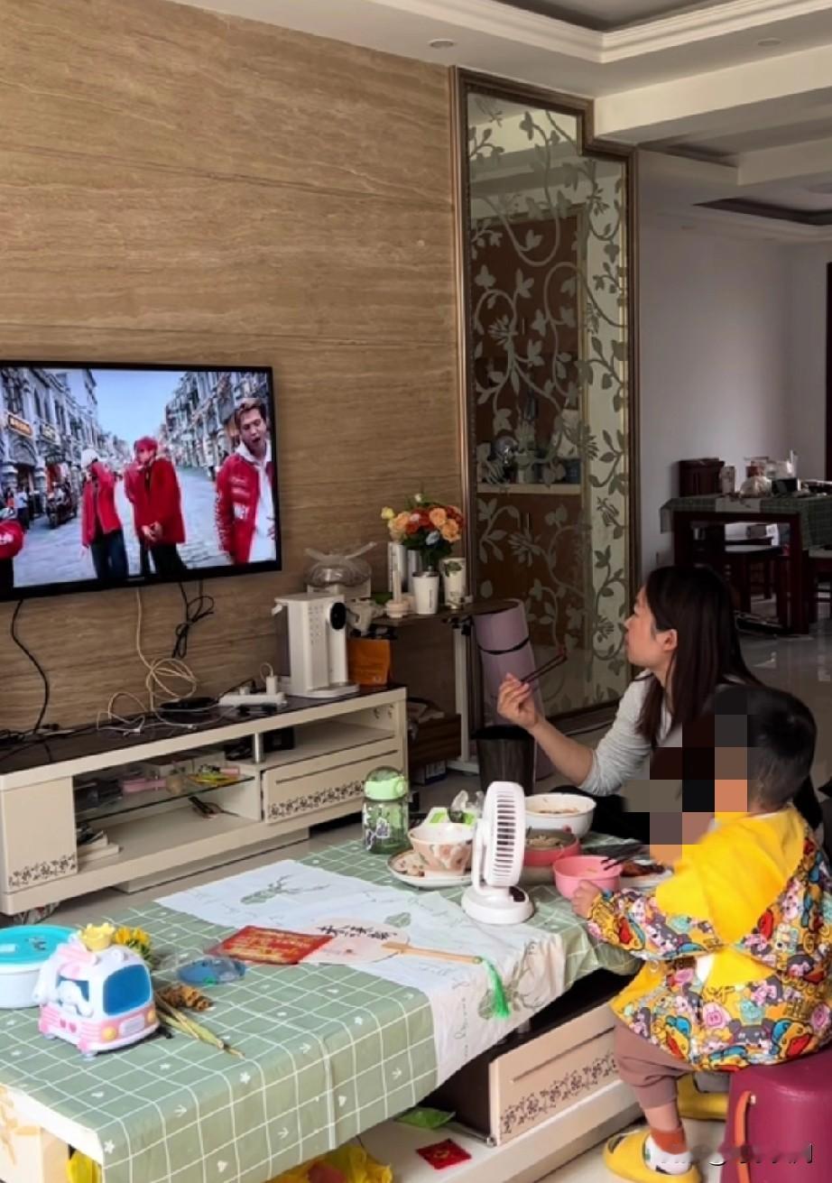 我就这么说吧，韩版mv 我一点没看，国产我认认真真看了2遍。关键是这个在云南才排