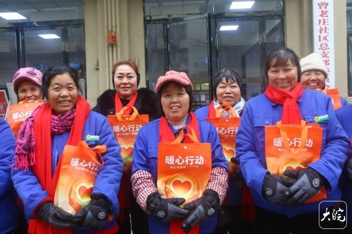 阜南80后小伙请环卫工人吃水饺