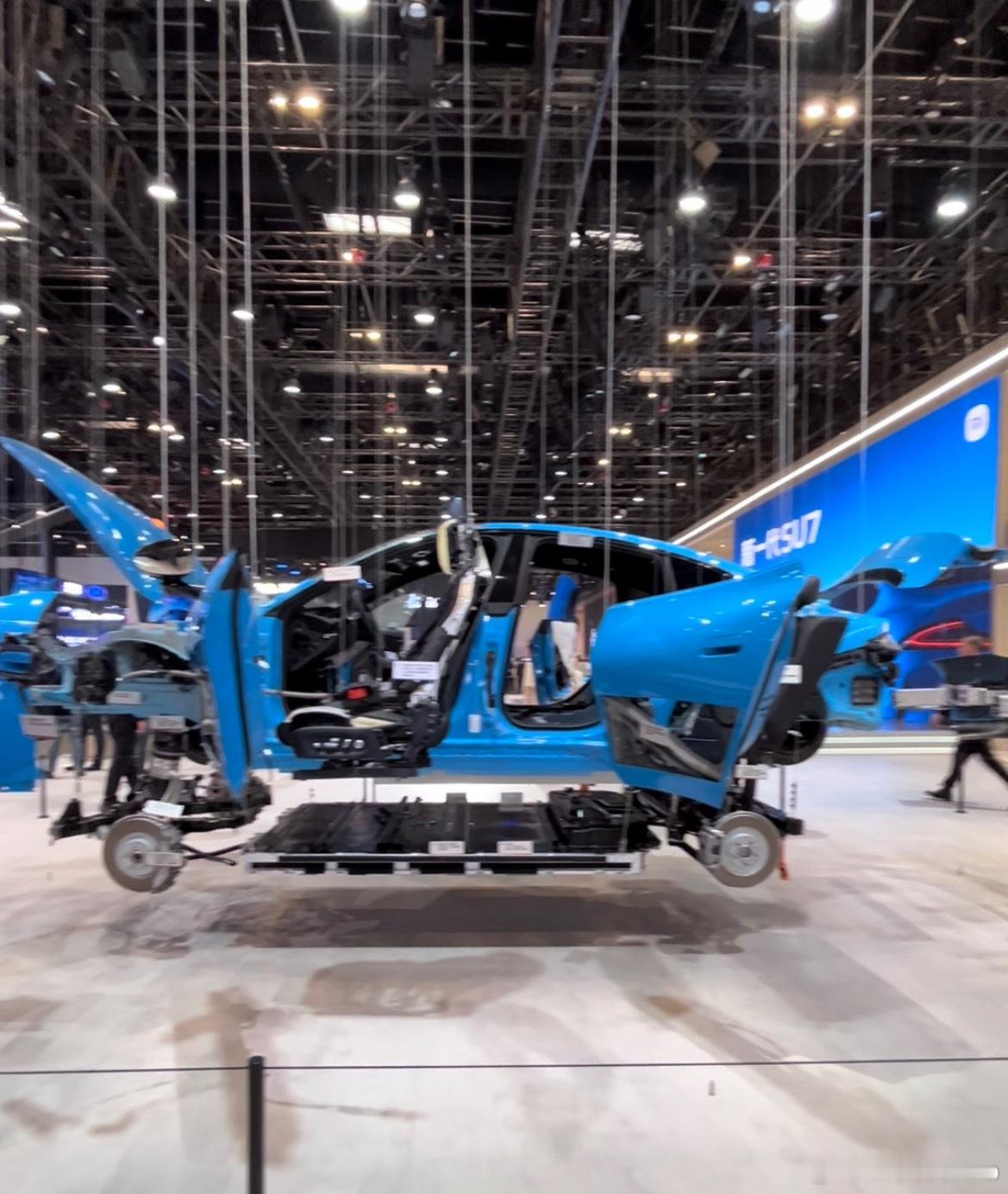 为了回击，小米这次把车拆了放展台：快来看我的用料。说到拆车，我记忆最深的是东风日