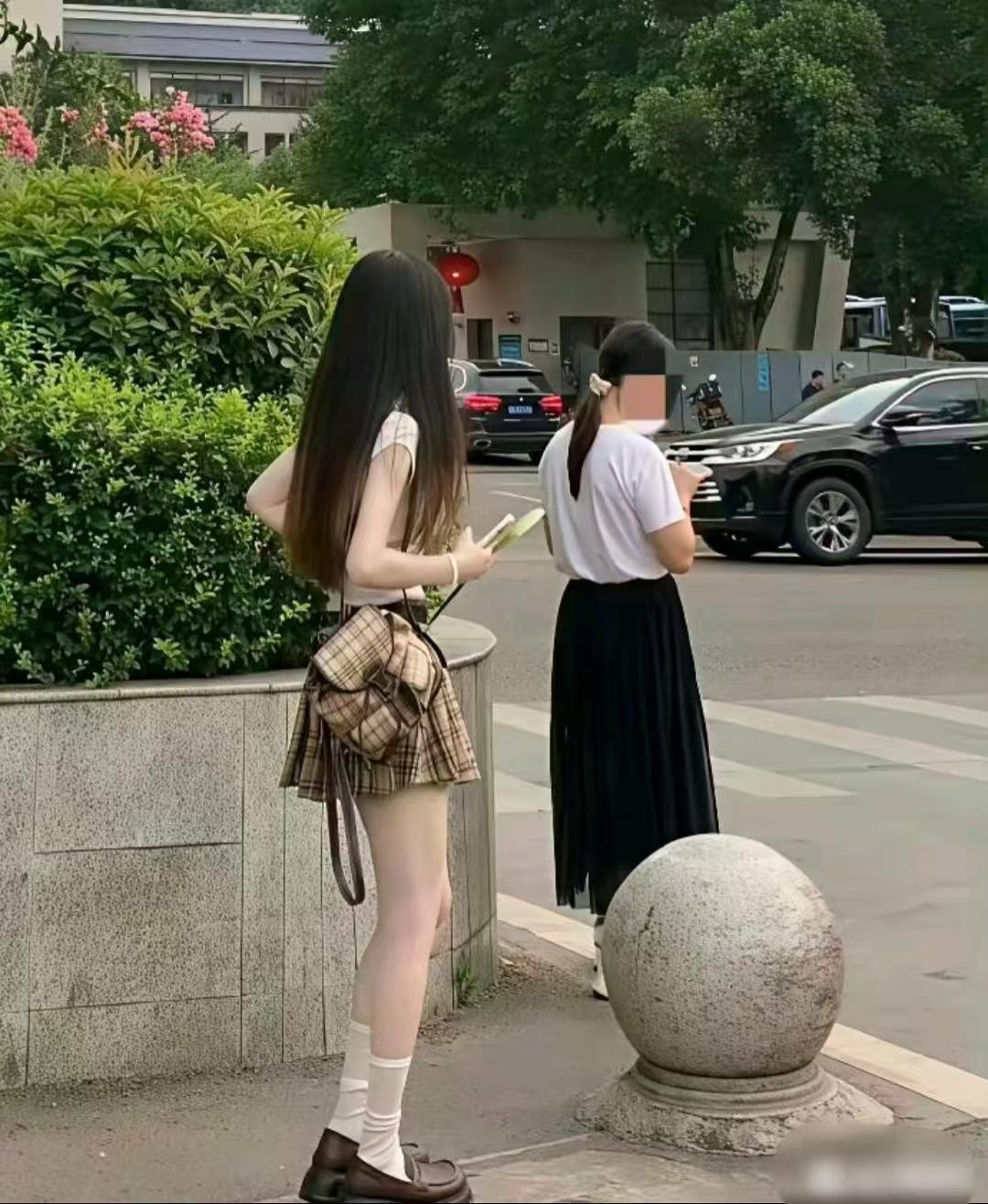 这么漂亮的背影肯定是个大美女吧？
我敢说，女生走在路上，最先挪不开眼的根本不是帅