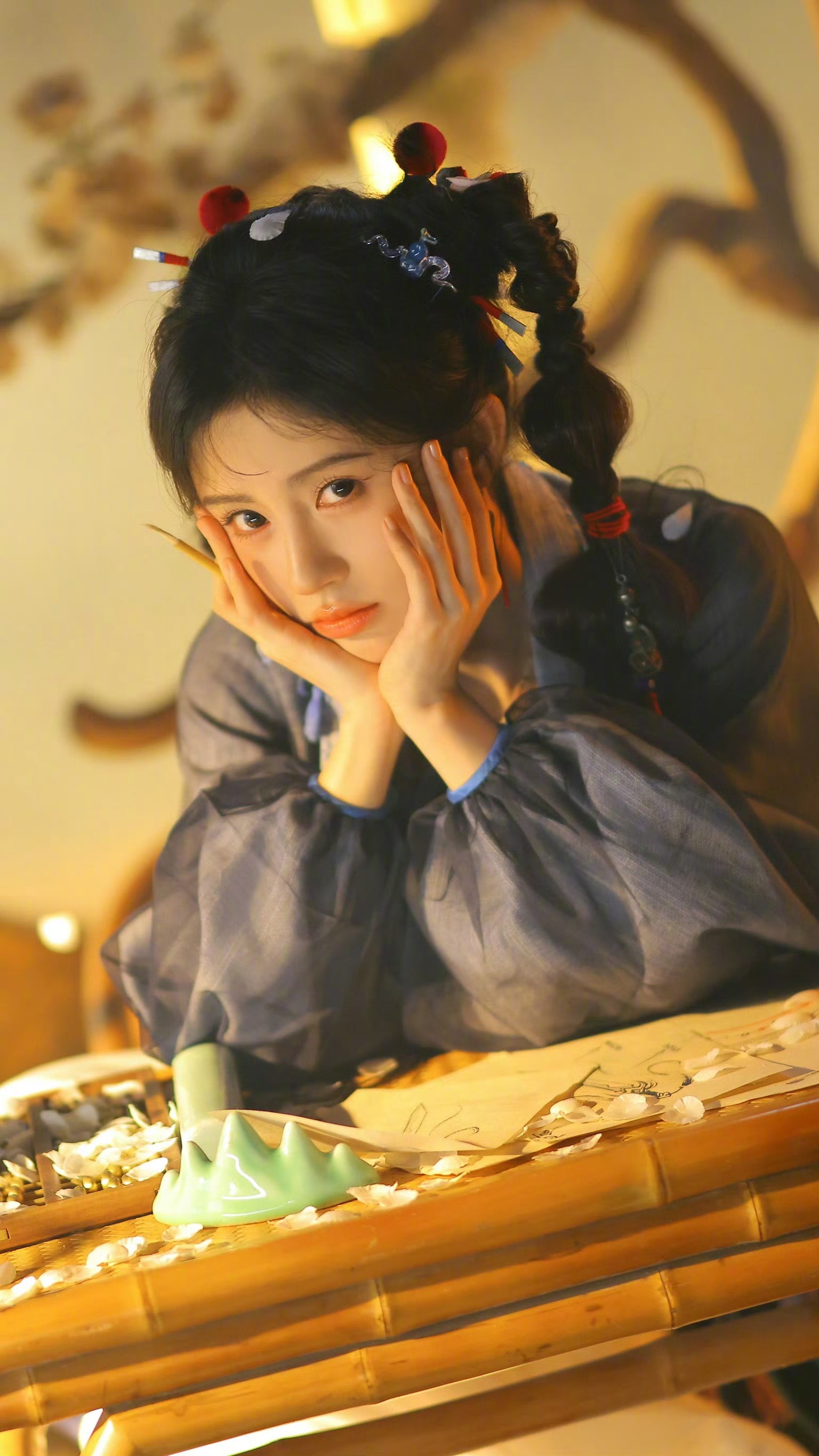 仙侠剧《来战》新剧照🈶鞠婧祎 × 阿黛，张云龙 × 萧逸寒叛逆徒弟 vs 清冷