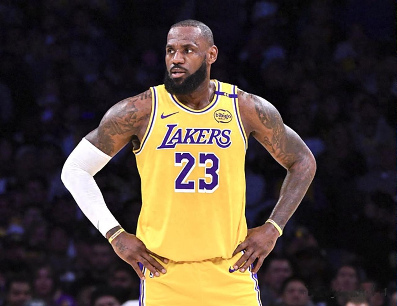 如果把这两个NBA巨星拿来对比，那就可太有意思了！

咱们老詹头刚结束季后赛征程