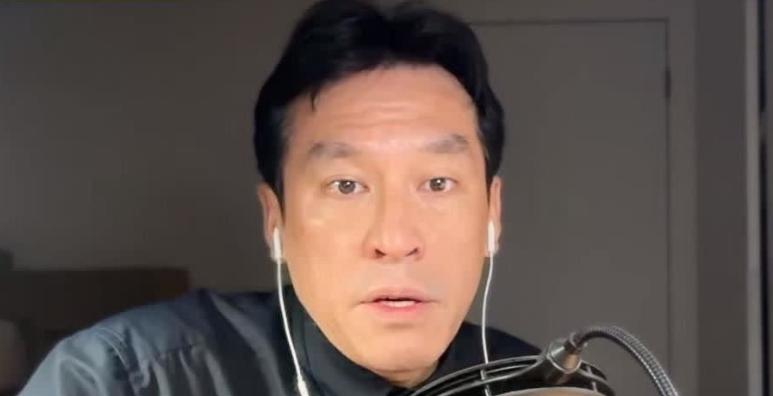 黄暐瀚7月6日在节目中引用台陆委会公布的所谓“长期民调趋势”声称，20年来台湾民