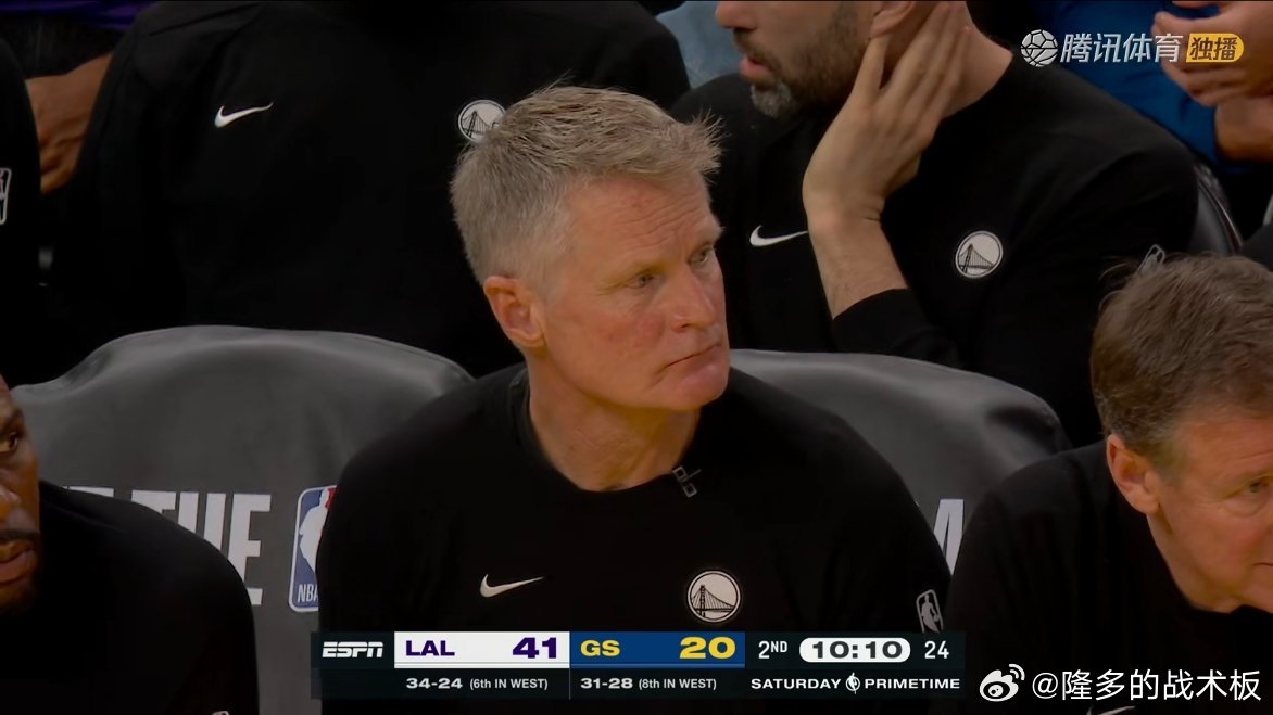 要把勇士打花？湖人领先21分湖人vs勇士