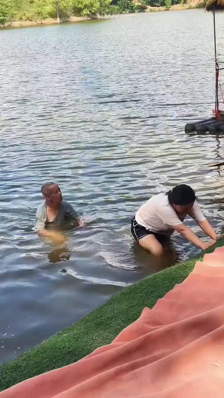有人。