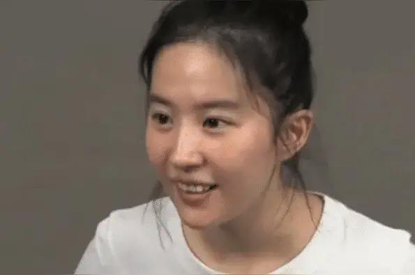 实话实说，还真是这么回事，三分的人，七分靠包装，不信你看大明星刘亦菲卸妆后就是这