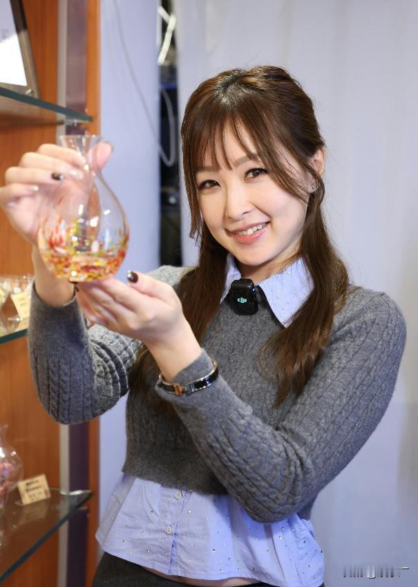 39岁的乐瞳昨天出席好友清酒吧开业活动，竟然自嘲“守活寡都没这么守十几年”！她吐