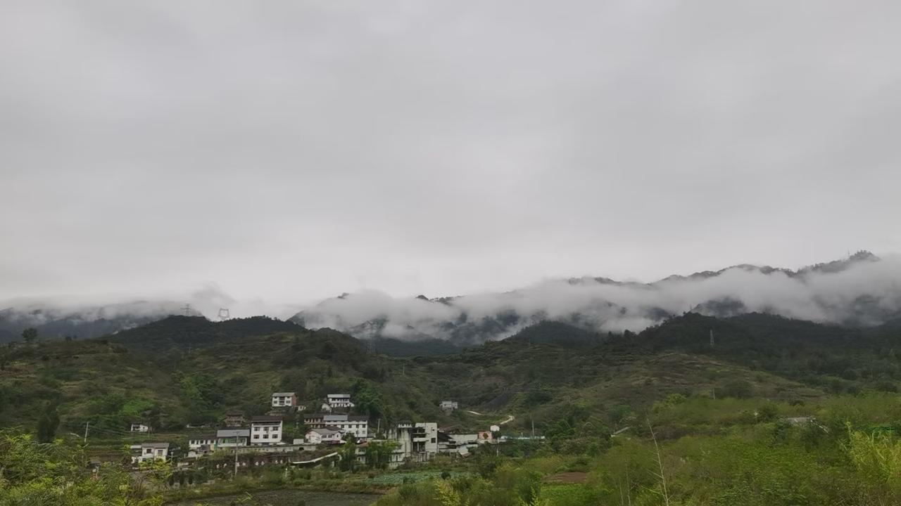 铁山半山乡居[微风][微风]