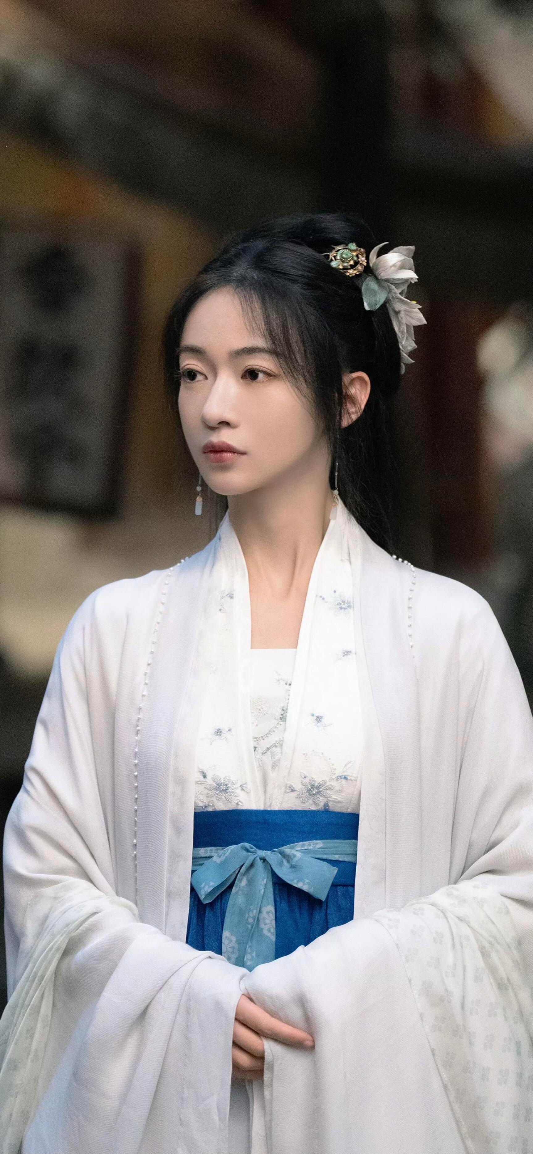 吴谨言古偶怼脸的神吴谨言怼脸镜头不吃压力之人 镜头越近她越放得开，细微表情全被捕