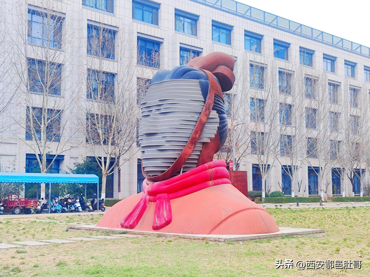 咸阳道科广场是个宝藏地。它2019年10月开业，是创新港唯一运营的商业综合体，就