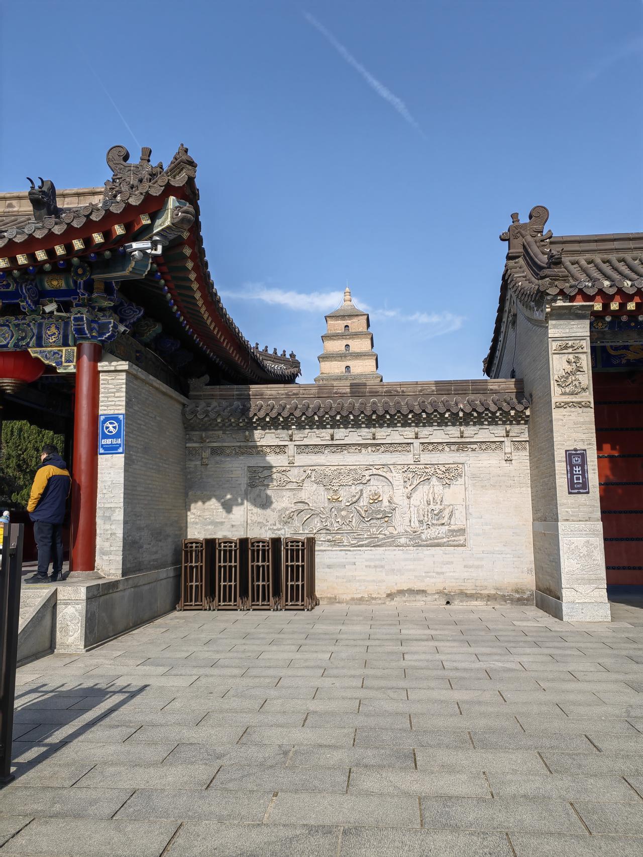 这种问题很正常，首先做好对工作态度的教育，强调做好工作是为了自己。我们每一个员工