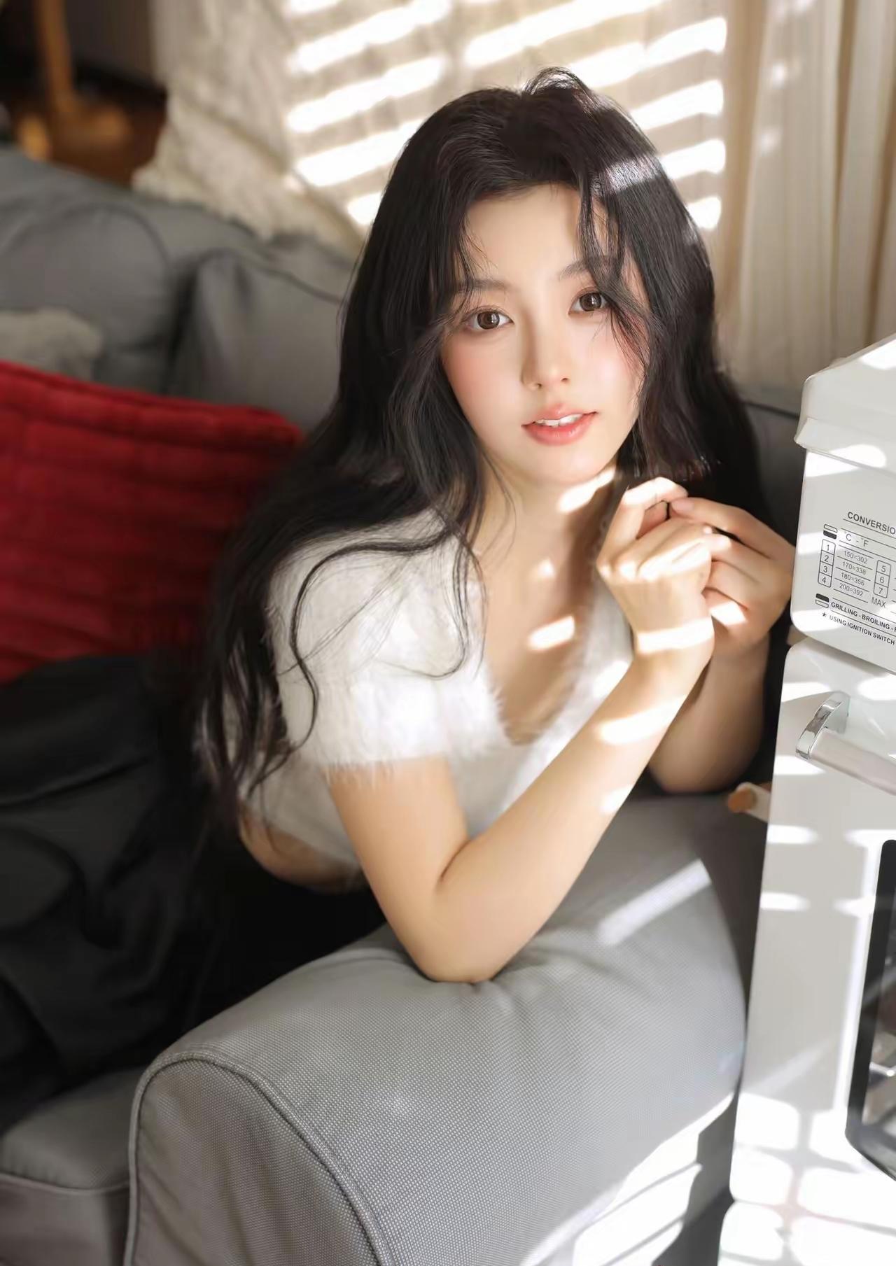 阳光明媚风和日丽，喜笑颜开什么样的女人最令人着迷 看看气质女神的穿着搭配吧 少女