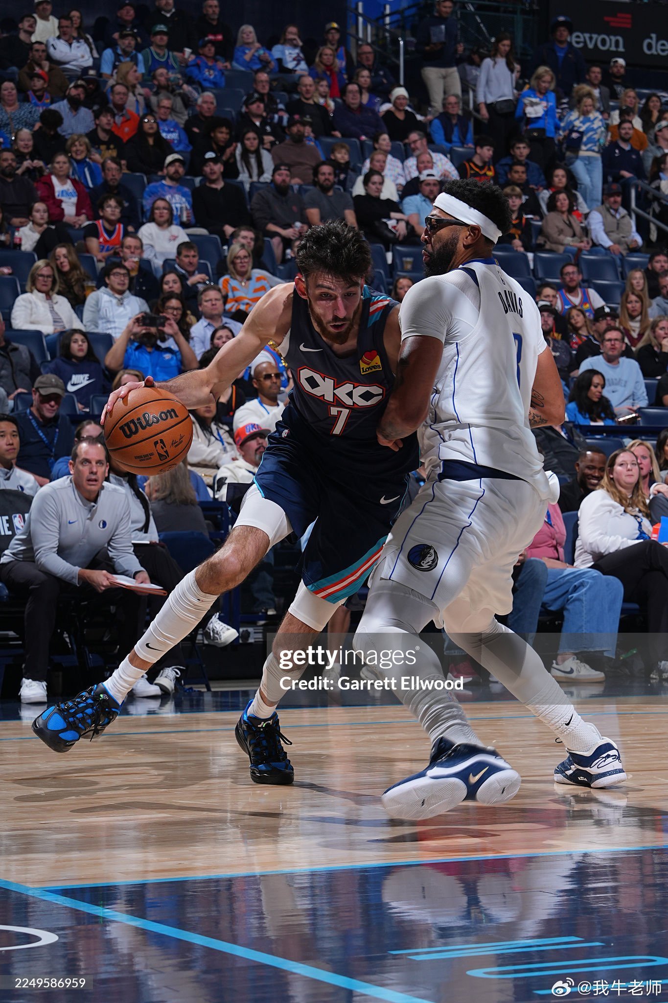 MFFL 今天戴维斯得到2分8篮板6助攻1盖帽，投篮9投1中，三分0投0中，罚球