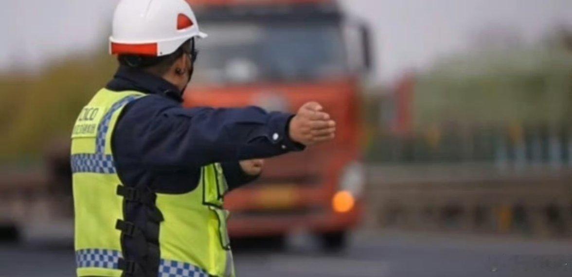 2026春运浙里暖心守护返乡湖州长兴暖伴游子归程 浙江长兴的春运现场太暖心，贴心