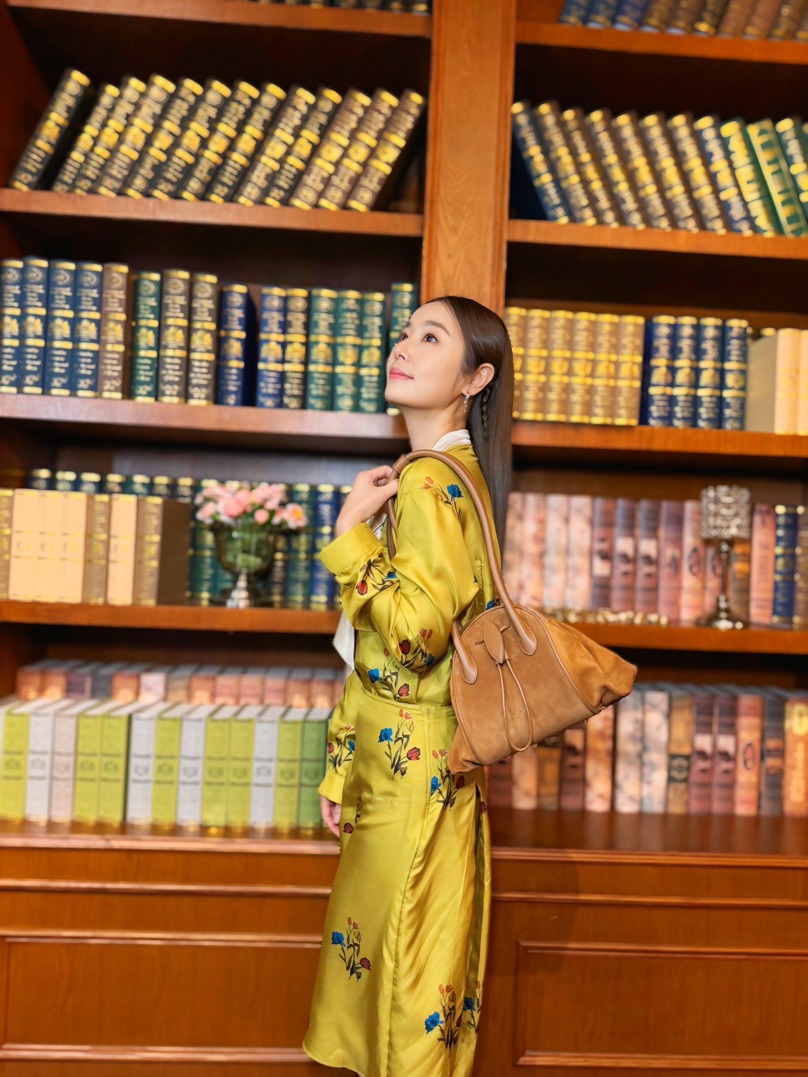 林心如在邱泽许玮甯婚礼光脚跳舞林心如在复制粘贴的时代，你是手写的诗