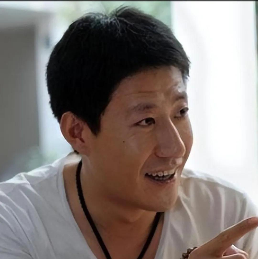 于震是1975 年出生于北京的内地男演员、话剧演员，有“荧幕硬汉”“英雄专业户”
