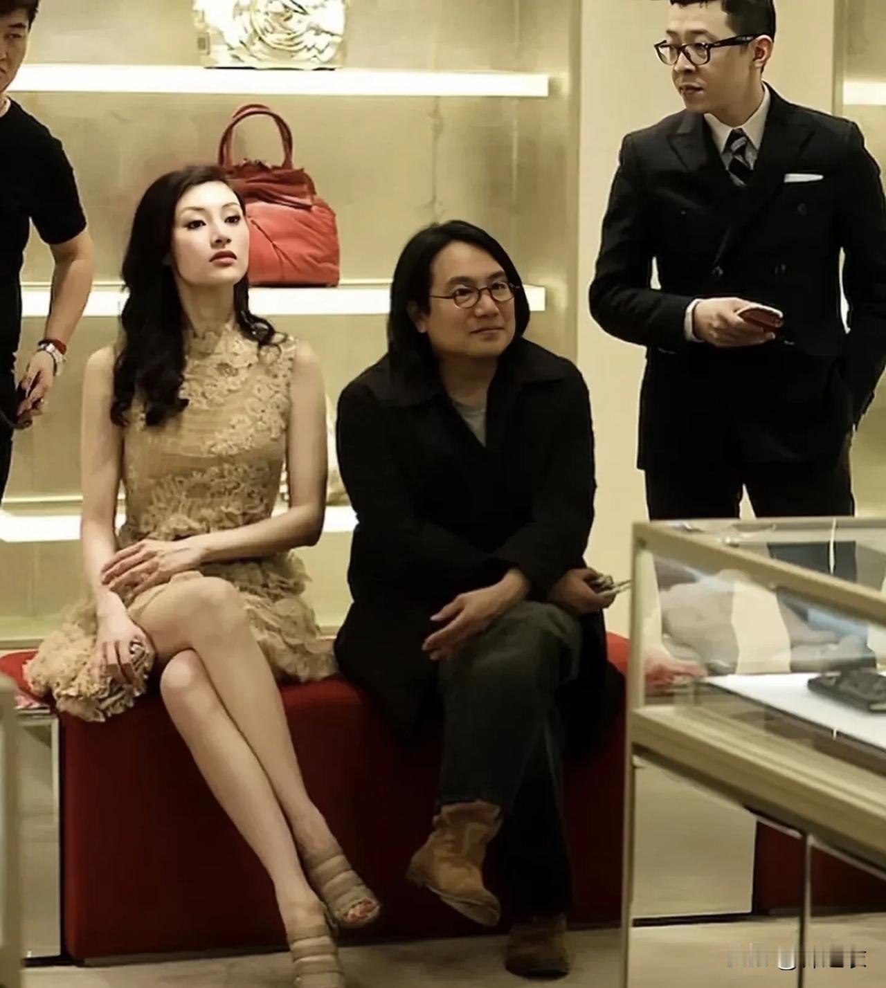 多年前的香港时尚潮流就是强，现在都是丑衣服，就算是李嘉欣这样的顶级女星， 她以前