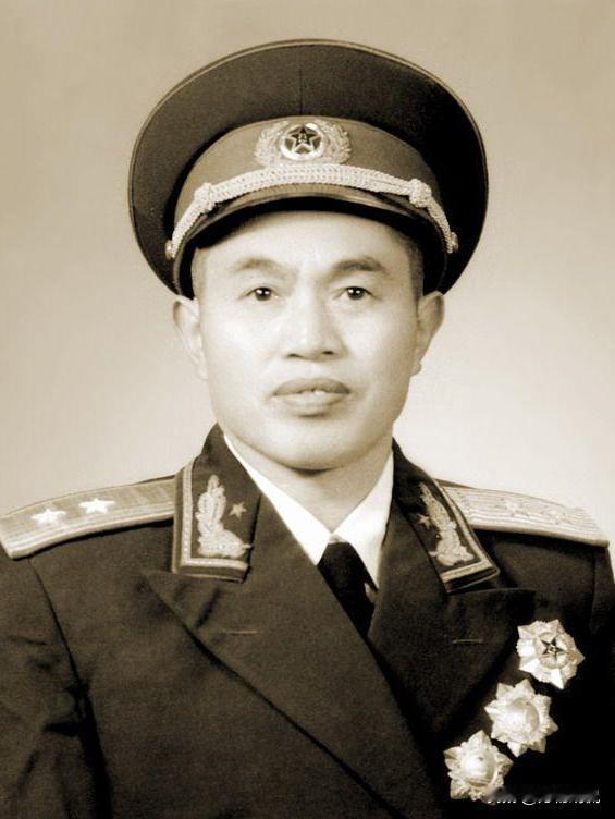 1996年，皮定均将军去甘肃农村视察，一群妇女不穿裤子，用床破被遮挡下身，地委书