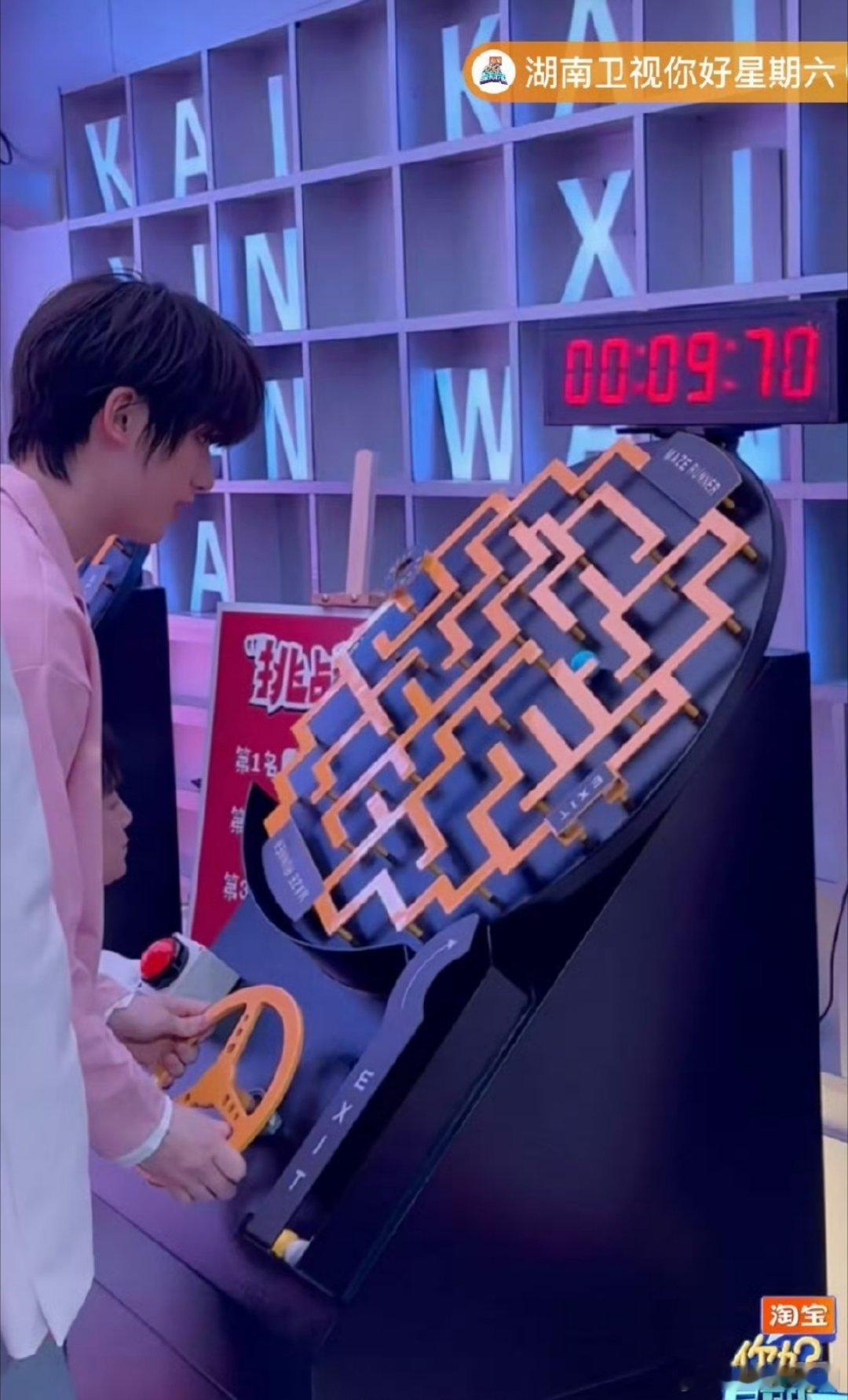 丁程鑫15秒49第一本以为何炅老师 26 秒的成绩能 “躺赢”，结果丁程鑫带着 