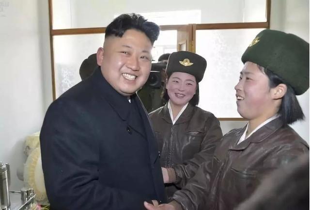 1949年9月22日，金日成发妻金正淑病危，金日成开完会马不停蹄赶到医院，就在他