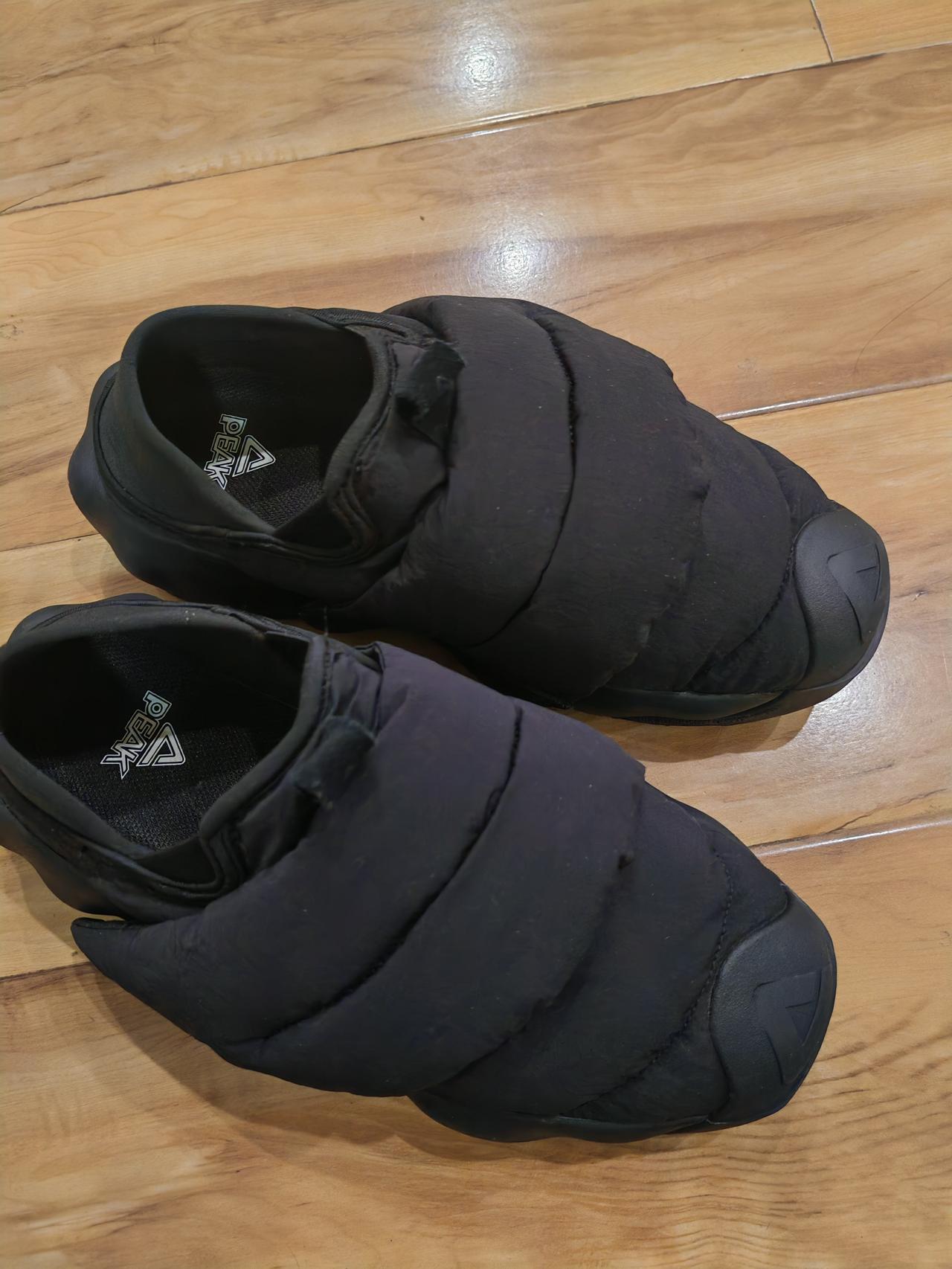 今天去山姆，孩子爸看到这双匹克的“怪”鞋子很喜欢，黑色的码数合适的只有这一双样品