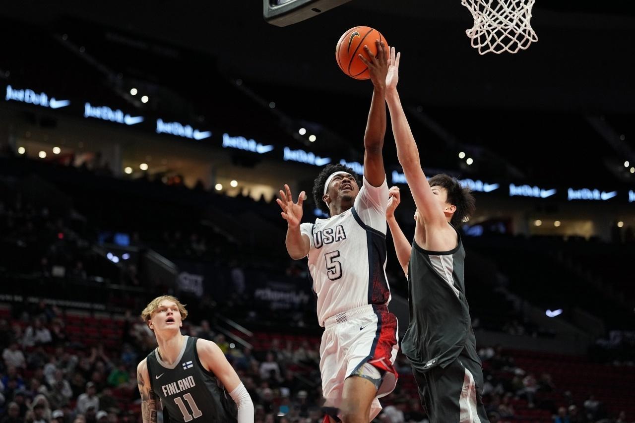 今天进行2026年耐克篮球峰会，世界队在加时赛里以100比102惜败美国队，郇斯