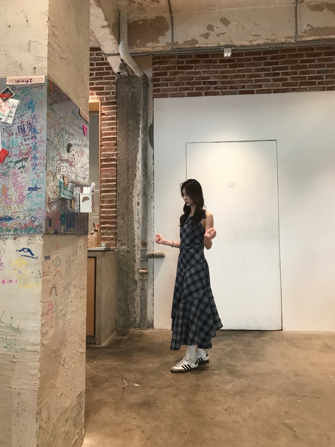 直接i人变e店里超级多人 我直接站在那边录手势舞 ​​​
