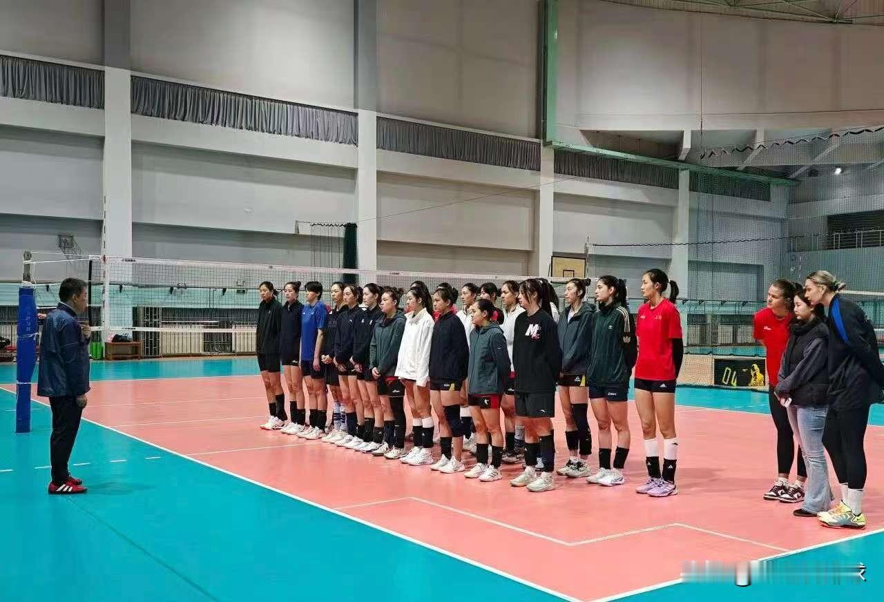 蔡斌让传言照进了现实！
上海光明优倍女排官宣蔡斌加盟。
可能全运会上海女排的成绩