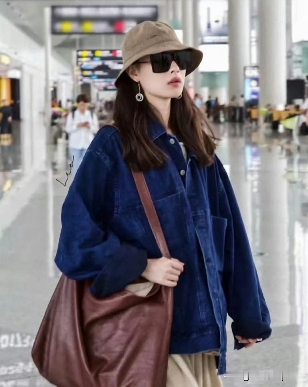 倪妮的穿搭真的很好看！
那种随性又高级的松弛感太戳人了！
她好像从不刻意硬拗，但