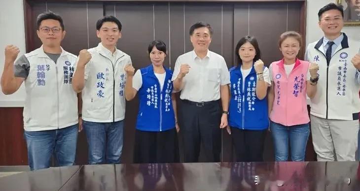 “如何撕下年轻人讨厌国民党标签”？郝龙斌直球对决新生代提问。

国民党主席候选人