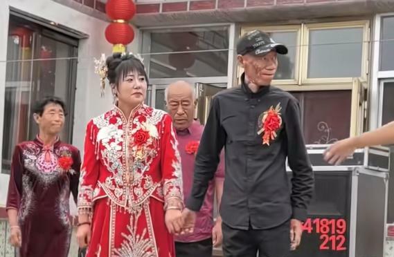 文本
￼
图片/视频
腾讯朱雀AI文本检测基于多种先进的人工智能模型，构造数百万