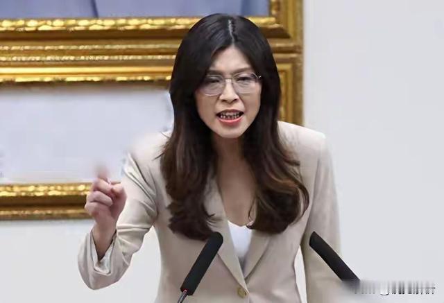 台湾省传出大消息，特朗普要气炸！
 
这场从今年年初就吵得全岛皆知的军购争议，在