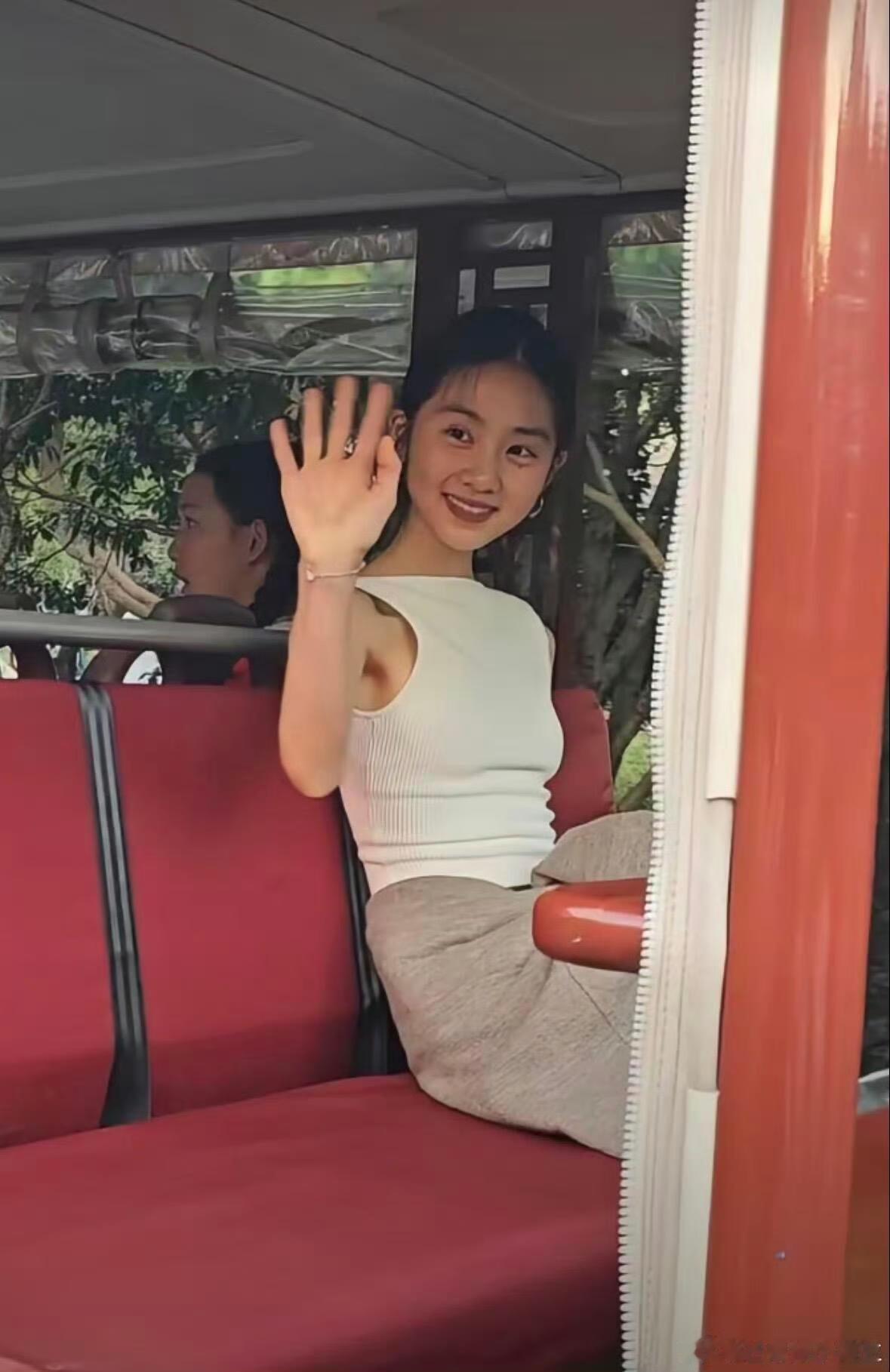 黄多多的生图好美，气质完全遗产妈妈