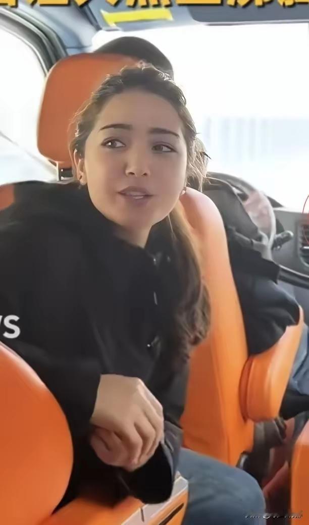 新疆导游为台湾同胞介绍天山胜利隧道时说：因为人民需要这样一条好走的路，祖国可以让