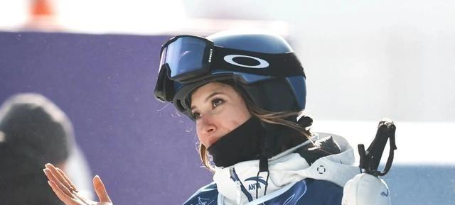 万斯在冬奥赛场外对谷爱凌的那句“谁养大了你”，道德绑架的绳子还没套牢，就被对方一