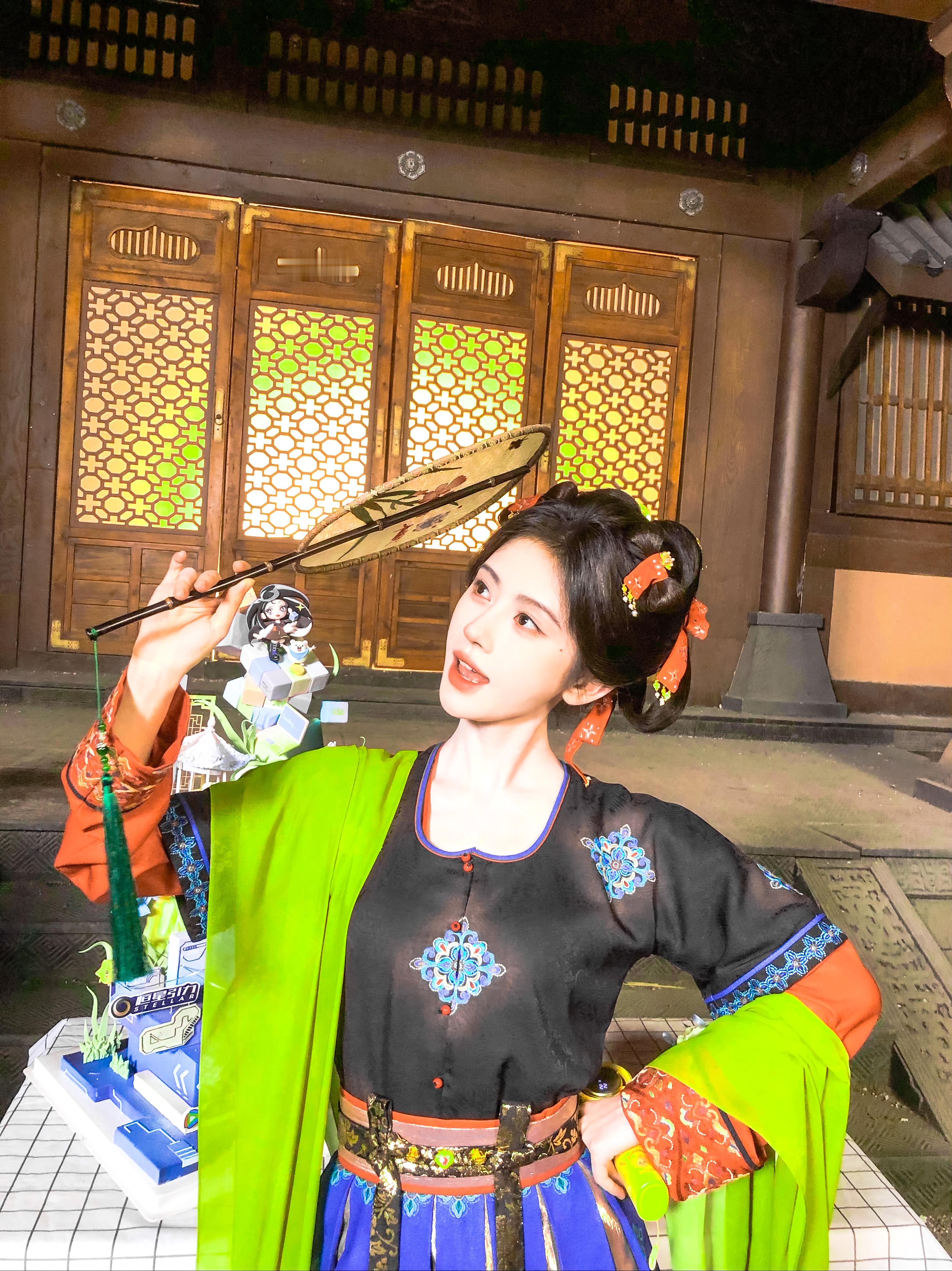 鞠婧祎*端午节安康鞠婧祎脸快比粽子小了