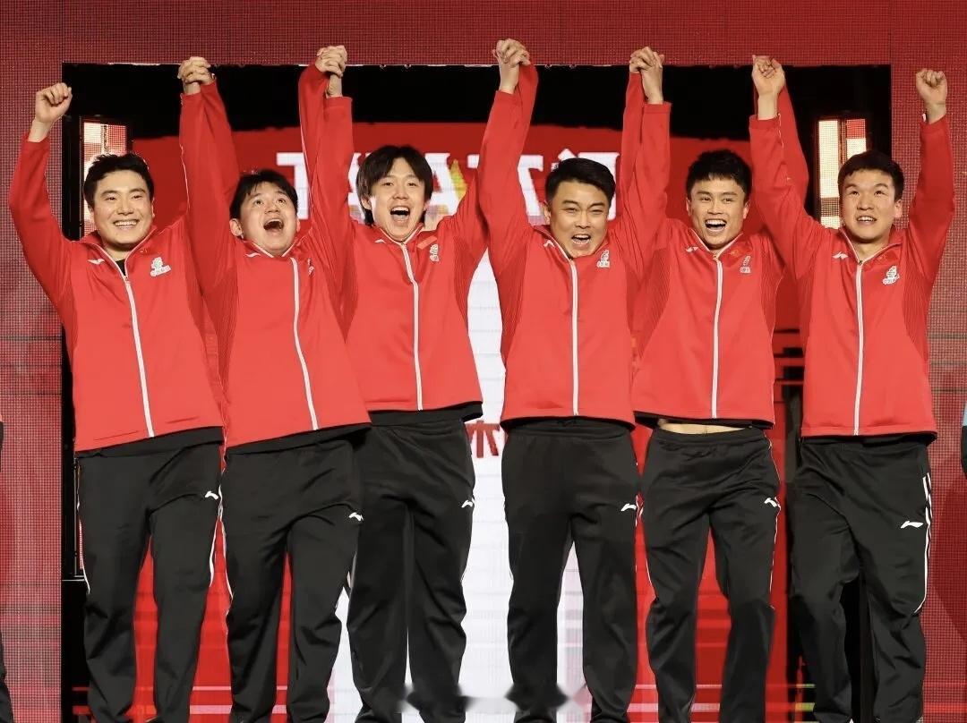 王楚钦当之无愧！巴黎奥运斩获混双、男团两枚金牌，世乒赛、世界杯接连圆梦登顶，稳居