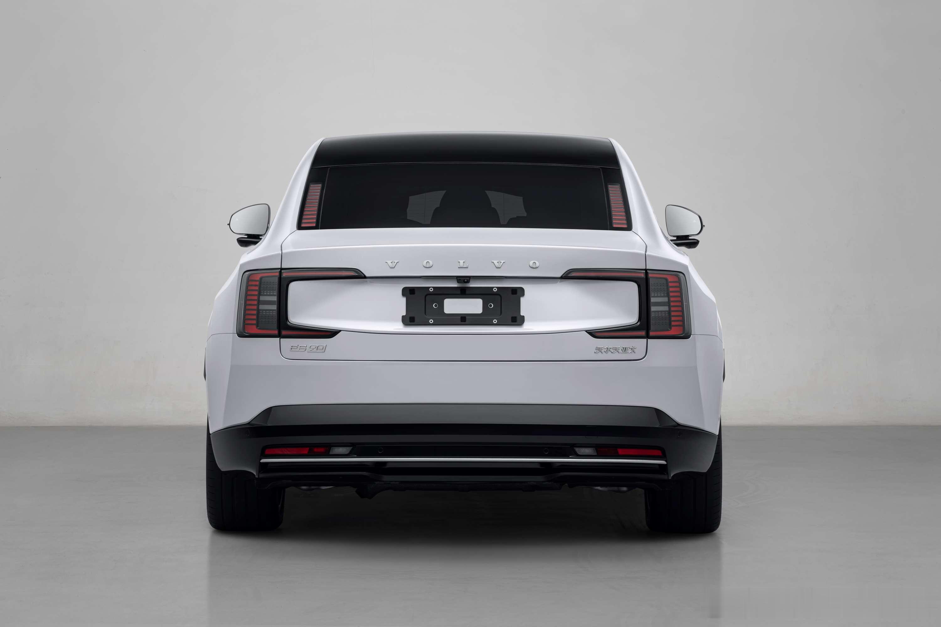 沃尔沃ES90登录工信部。尺寸上，ES90长5000mm，宽1942mm，高15