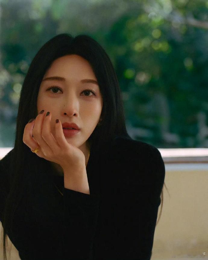 张俪枭起青壤妆容是自己化的林姨的妆容是张俪自己化的剧中精致妆容居然是张俪自画的，