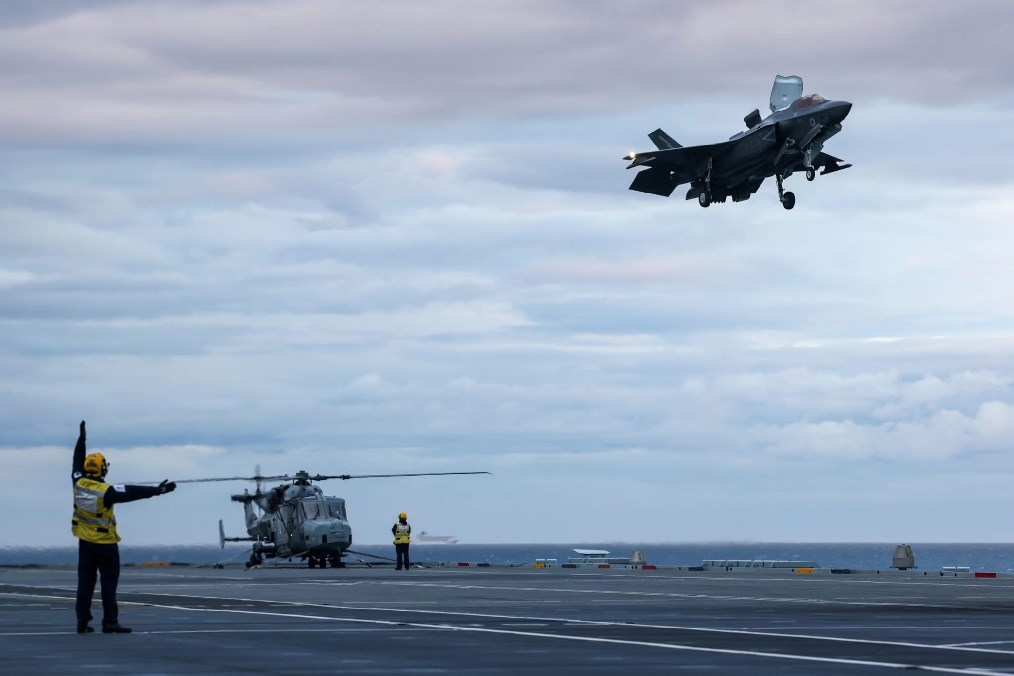 英国皇家空军（RAF）/皇家海军（RN）F35B好图今日肥电中外舰闻 “威尔士亲