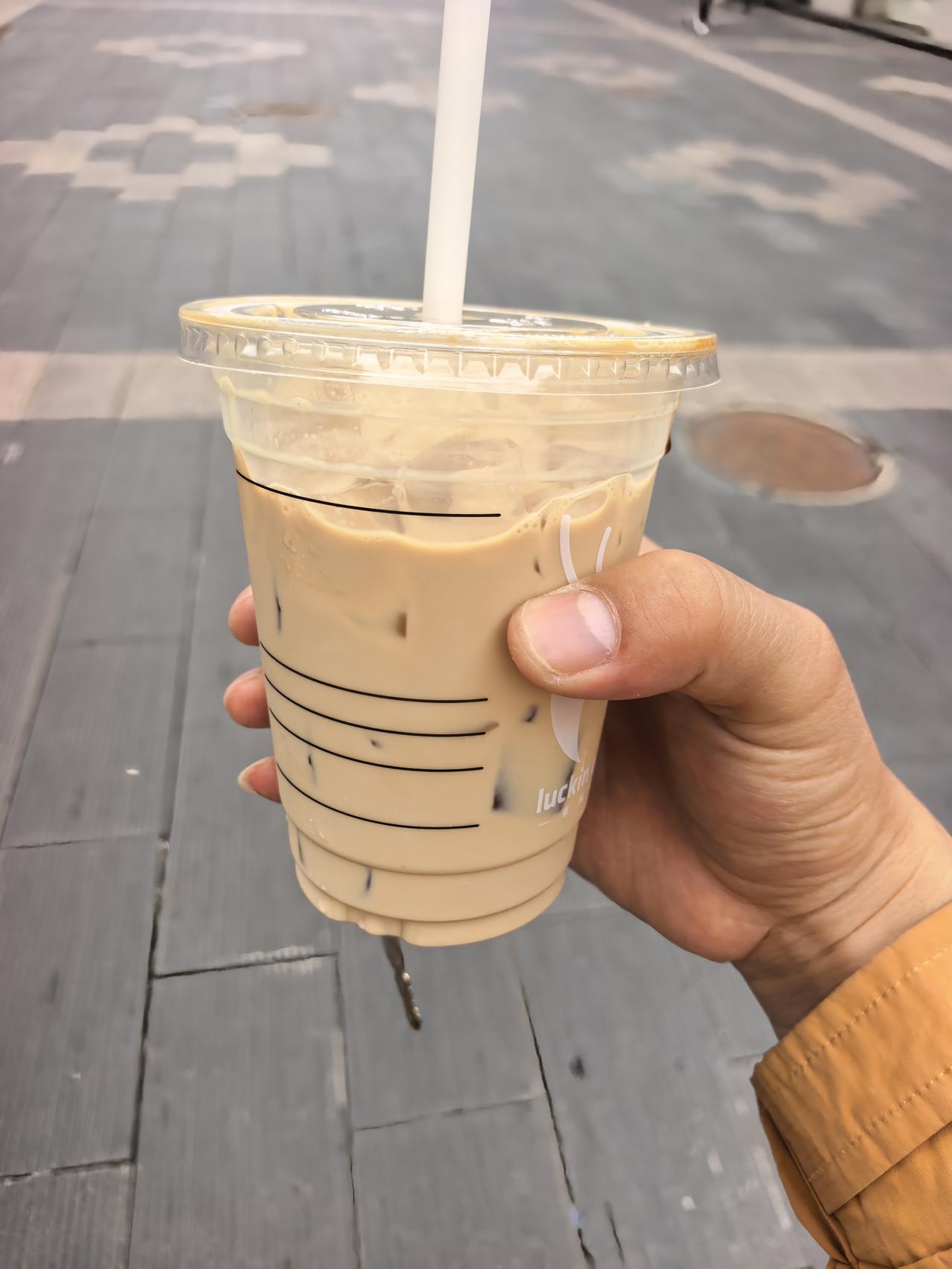 咖啡的第一口和啤酒一样让人沉醉
