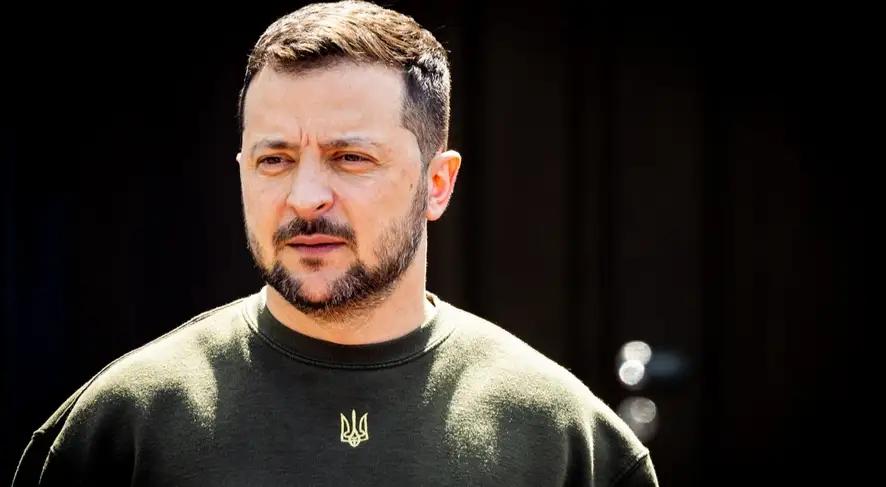 最近媒体报道了乌克兰总统泽连斯基，与前任军队总司令扎卢日内之间，一些矛盾往事。